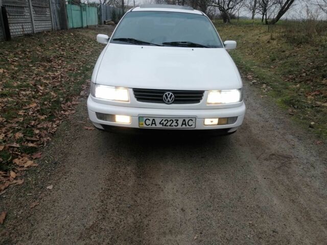 Белый Фольксваген Пассат, объемом двигателя 2 л и пробегом 100 тыс. км за 1500 $, фото 8 на Automoto.ua