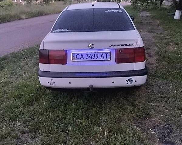 Білий Фольксваген Пассат, об'ємом двигуна 1.8 л та пробігом 300 тис. км за 1100 $, фото 3 на Automoto.ua