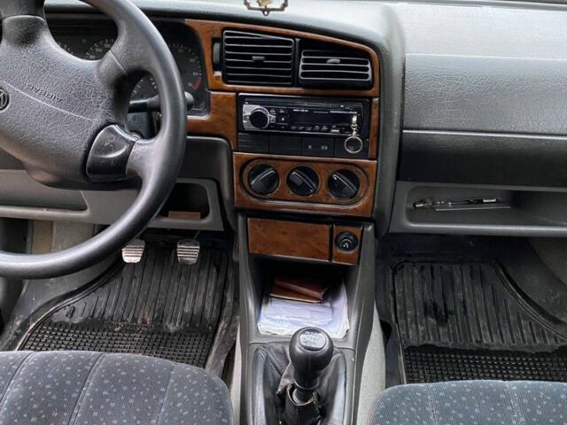 Белый Фольксваген Пассат, объемом двигателя 2 л и пробегом 310 тыс. км за 2200 $, фото 4 на Automoto.ua