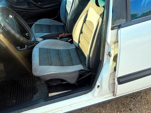 Білий Фольксваген Пассат, об'ємом двигуна 1.9 л та пробігом 300 тис. км за 2600 $, фото 6 на Automoto.ua