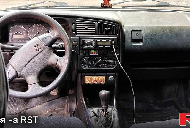 Белый Фольксваген Пассат, объемом двигателя 2 л и пробегом 235 тыс. км за 1750 $, фото 2 на Automoto.ua