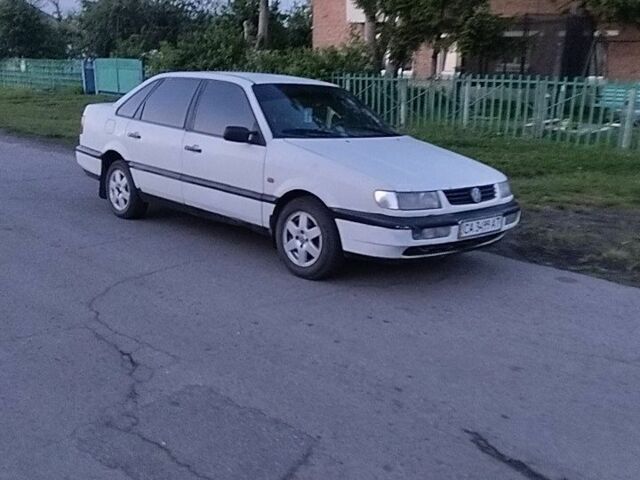 Білий Фольксваген Пассат, об'ємом двигуна 1.8 л та пробігом 300 тис. км за 1100 $, фото 2 на Automoto.ua