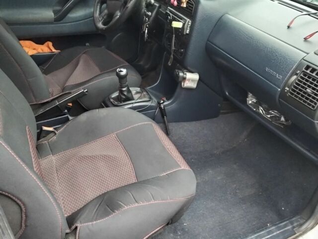 Белый Фольксваген Пассат, объемом двигателя 1.8 л и пробегом 290 тыс. км за 2400 $, фото 6 на Automoto.ua