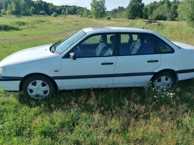 Белый Фольксваген Пассат, объемом двигателя 2 л и пробегом 310 тыс. км за 2200 $, фото 2 на Automoto.ua