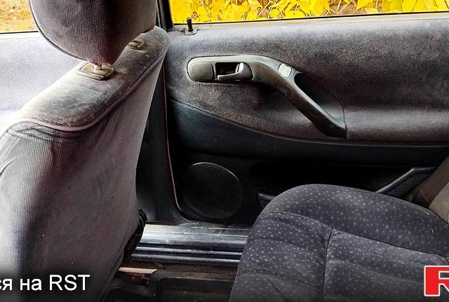 Белый Фольксваген Пассат, объемом двигателя 2 л и пробегом 235 тыс. км за 1750 $, фото 4 на Automoto.ua