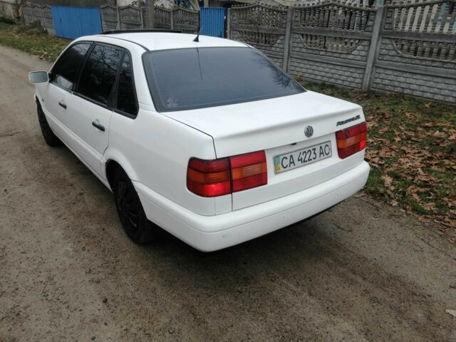 Белый Фольксваген Пассат, объемом двигателя 2 л и пробегом 100 тыс. км за 1500 $, фото 4 на Automoto.ua