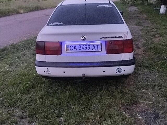 Білий Фольксваген Пассат, об'ємом двигуна 1.8 л та пробігом 300 тис. км за 1100 $, фото 4 на Automoto.ua