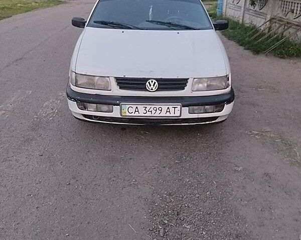 Білий Фольксваген Пассат, об'ємом двигуна 1.8 л та пробігом 300 тис. км за 1100 $, фото 4 на Automoto.ua