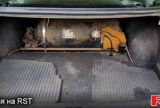 Белый Фольксваген Пассат, объемом двигателя 2 л и пробегом 235 тыс. км за 1750 $, фото 5 на Automoto.ua