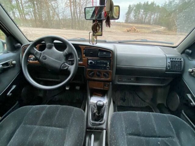 Белый Фольксваген Пассат, объемом двигателя 2 л и пробегом 310 тыс. км за 2200 $, фото 5 на Automoto.ua