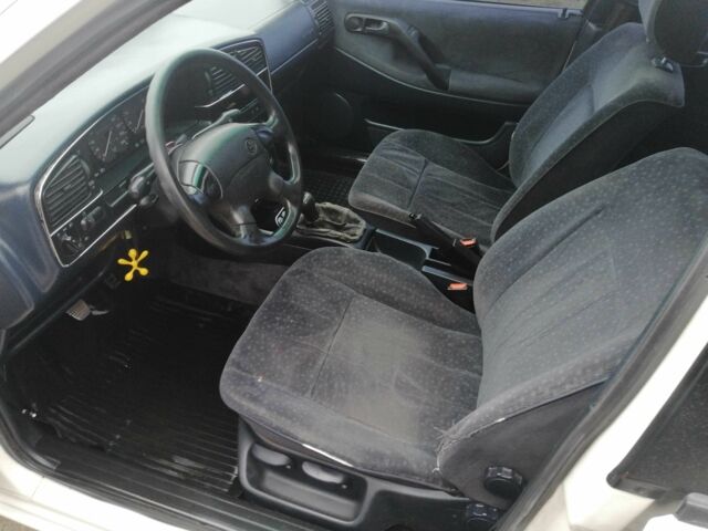 Белый Фольксваген Пассат, объемом двигателя 2 л и пробегом 100 тыс. км за 1500 $, фото 12 на Automoto.ua