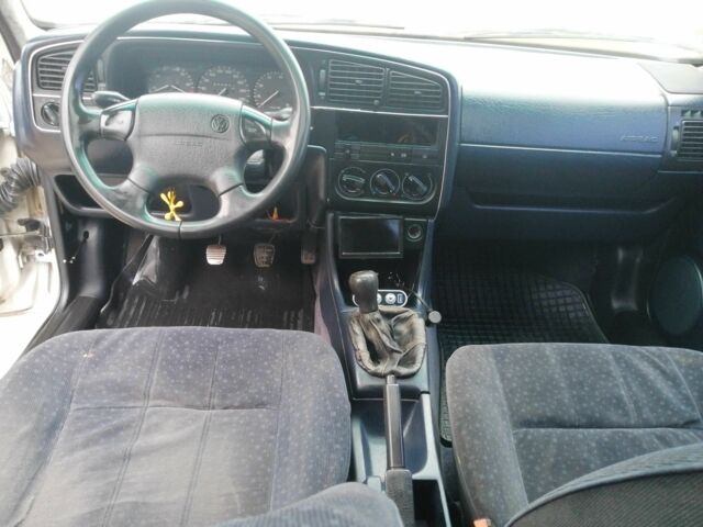 Белый Фольксваген Пассат, объемом двигателя 2 л и пробегом 100 тыс. км за 1500 $, фото 16 на Automoto.ua