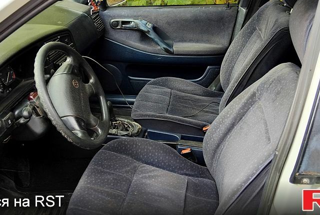 Белый Фольксваген Пассат, объемом двигателя 2 л и пробегом 235 тыс. км за 1750 $, фото 3 на Automoto.ua