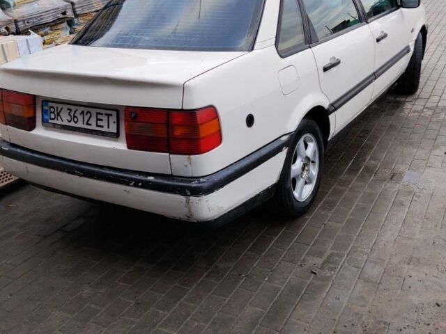 Белый Фольксваген Пассат, объемом двигателя 2 л и пробегом 400 тыс. км за 2100 $, фото 4 на Automoto.ua