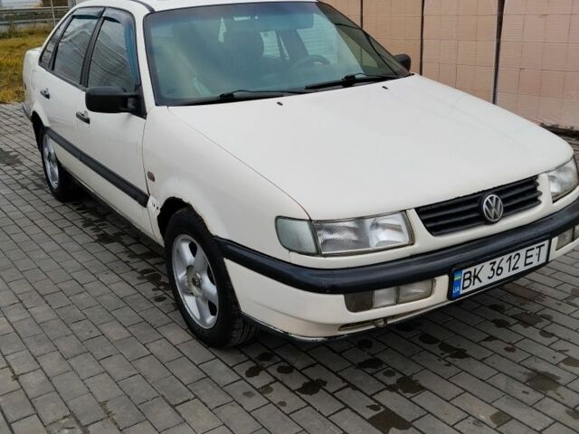 Белый Фольксваген Пассат, объемом двигателя 2 л и пробегом 400 тыс. км за 2100 $, фото 7 на Automoto.ua