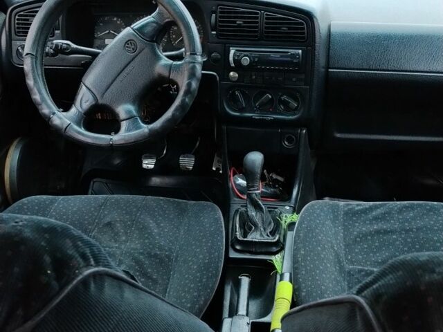 Белый Фольксваген Пассат, объемом двигателя 2 л и пробегом 400 тыс. км за 2100 $, фото 12 на Automoto.ua