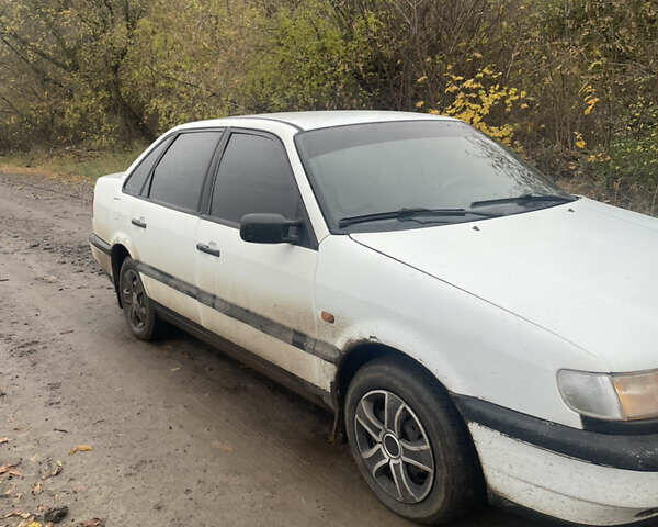 Белый Фольксваген Пассат, объемом двигателя 1.9 л и пробегом 450 тыс. км за 2350 $, фото 2 на Automoto.ua