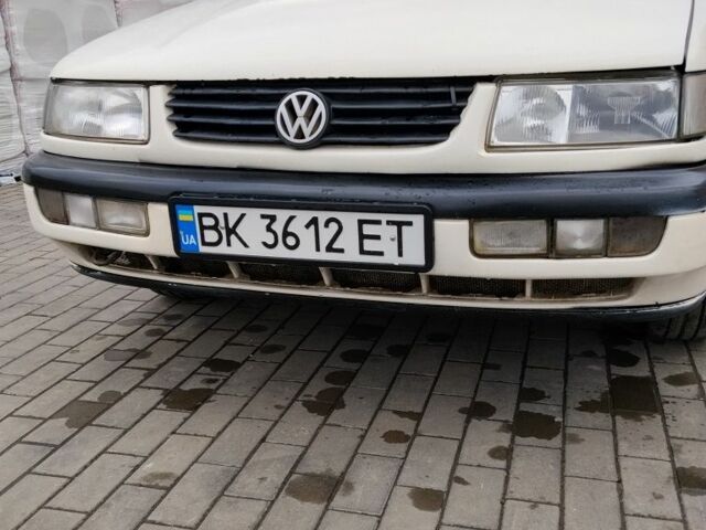 Белый Фольксваген Пассат, объемом двигателя 2 л и пробегом 400 тыс. км за 2100 $, фото 18 на Automoto.ua