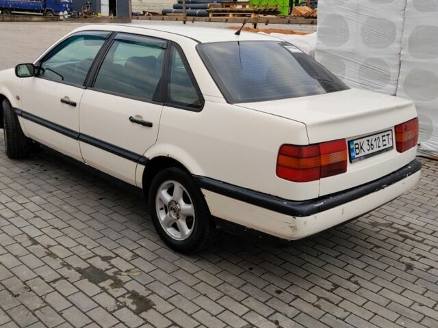 Белый Фольксваген Пассат, объемом двигателя 2 л и пробегом 400 тыс. км за 2100 $, фото 5 на Automoto.ua