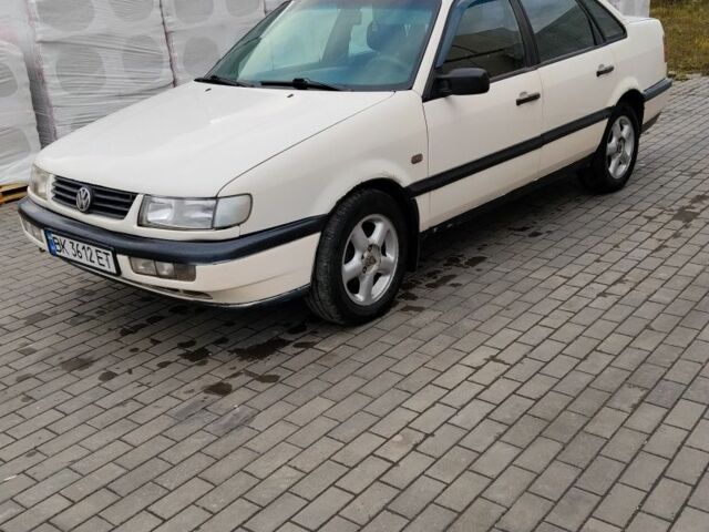 Белый Фольксваген Пассат, объемом двигателя 2 л и пробегом 400 тыс. км за 2100 $, фото 6 на Automoto.ua