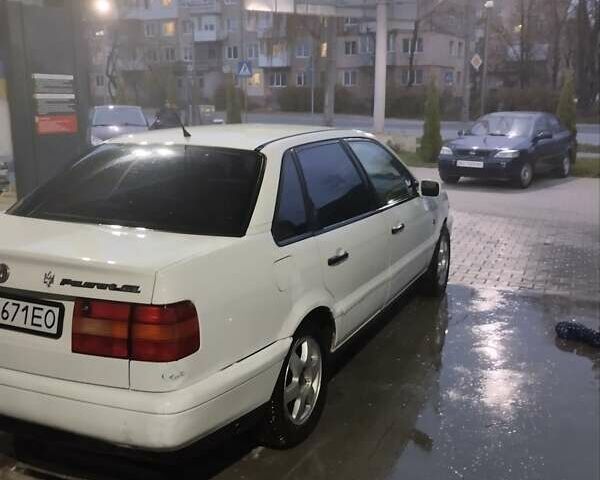 Белый Фольксваген Пассат, объемом двигателя 2 л и пробегом 220 тыс. км за 1800 $, фото 7 на Automoto.ua