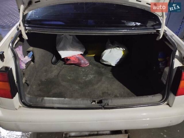 Белый Фольксваген Пассат, объемом двигателя 2 л и пробегом 220 тыс. км за 1800 $, фото 6 на Automoto.ua