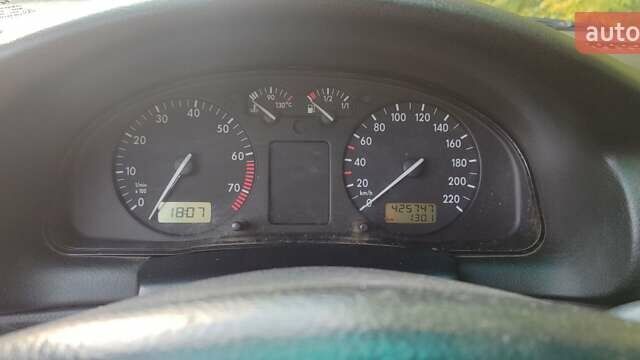 Білий Фольксваген Пассат, об'ємом двигуна 1.6 л та пробігом 425 тис. км за 1850 $, фото 3 на Automoto.ua