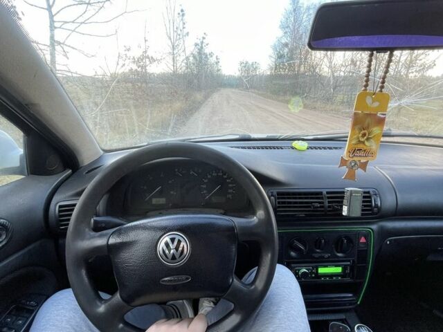 Белый Фольксваген Пассат, объемом двигателя 1.9 л и пробегом 400 тыс. км за 1900 $, фото 1 на Automoto.ua