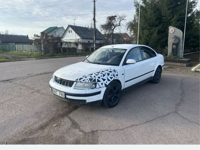 Белый Фольксваген Пассат, объемом двигателя 1.9 л и пробегом 400 тыс. км за 1900 $, фото 2 на Automoto.ua