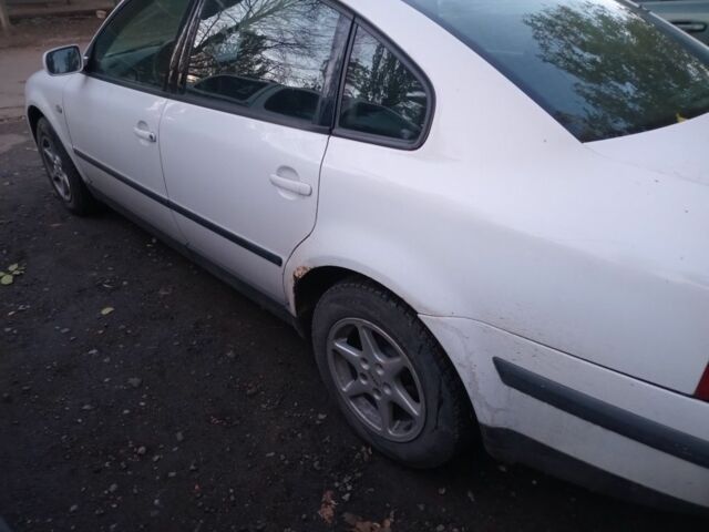 Белый Фольксваген Пассат, объемом двигателя 1.8 л и пробегом 277 тыс. км за 2000 $, фото 3 на Automoto.ua