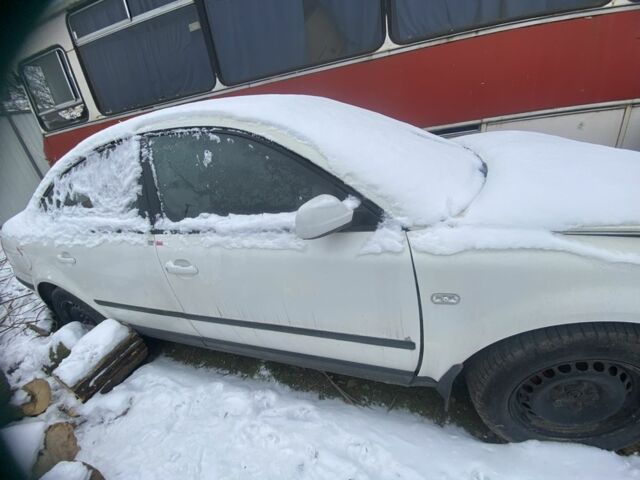 Белый Фольксваген Пассат, объемом двигателя 1.8 л и пробегом 350 тыс. км за 1350 $, фото 6 на Automoto.ua