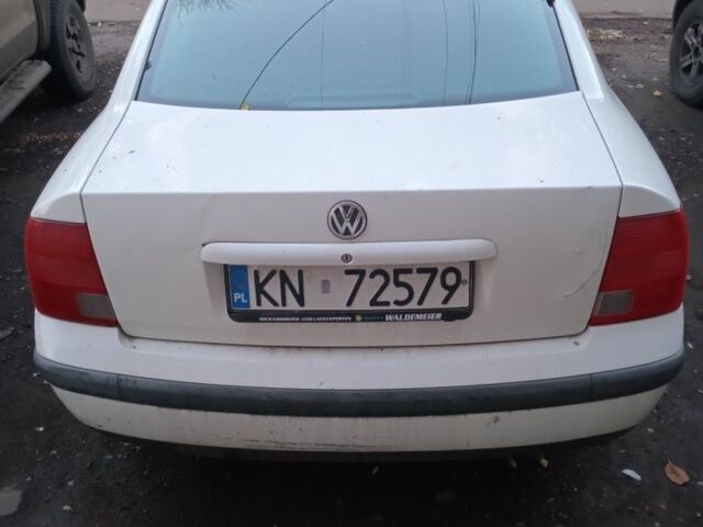 Белый Фольксваген Пассат, объемом двигателя 1.8 л и пробегом 277 тыс. км за 2000 $, фото 4 на Automoto.ua