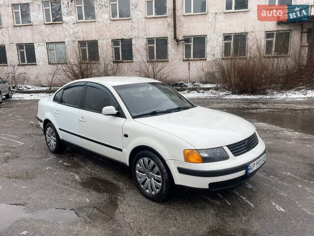 Белый Фольксваген Пассат, объемом двигателя 1.6 л и пробегом 306 тыс. км за 3200 $, фото 2 на Automoto.ua
