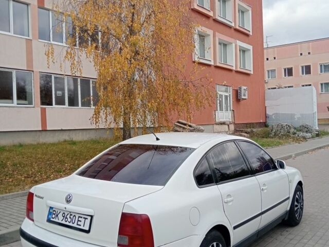 Белый Фольксваген Пассат, объемом двигателя 0 л и пробегом 320 тыс. км за 2650 $, фото 9 на Automoto.ua