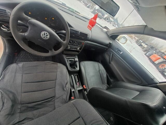 Белый Фольксваген Пассат, объемом двигателя 0 л и пробегом 350 тыс. км за 1550 $, фото 5 на Automoto.ua