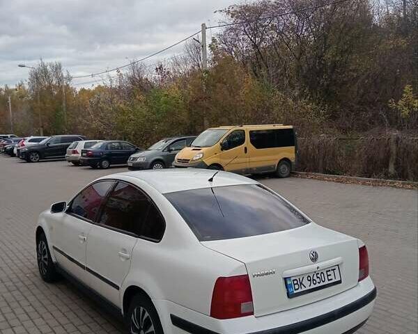 Белый Фольксваген Пассат, объемом двигателя 1.8 л и пробегом 324 тыс. км за 2100 $, фото 11 на Automoto.ua