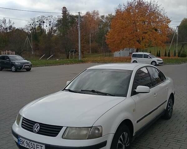 Белый Фольксваген Пассат, объемом двигателя 1.8 л и пробегом 324 тыс. км за 2100 $, фото 7 на Automoto.ua