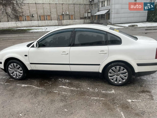 Белый Фольксваген Пассат, объемом двигателя 1.6 л и пробегом 306 тыс. км за 3200 $, фото 7 на Automoto.ua