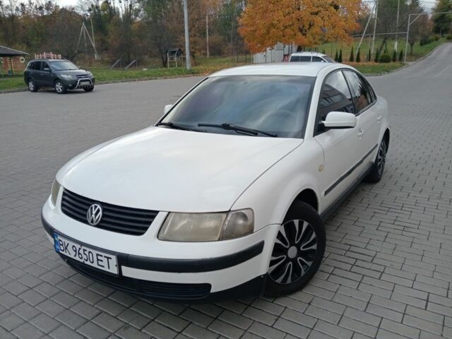 Белый Фольксваген Пассат, объемом двигателя 0 л и пробегом 320 тыс. км за 2650 $, фото 1 на Automoto.ua