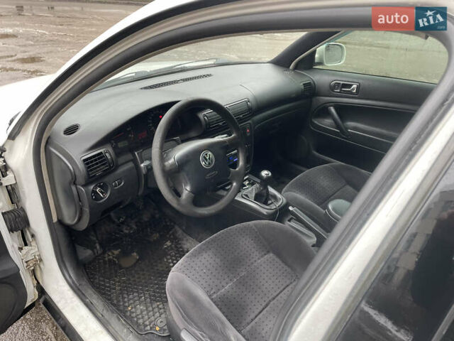 Белый Фольксваген Пассат, объемом двигателя 1.6 л и пробегом 306 тыс. км за 3200 $, фото 9 на Automoto.ua