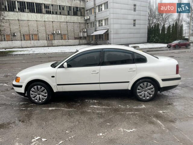Белый Фольксваген Пассат, объемом двигателя 1.6 л и пробегом 306 тыс. км за 3200 $, фото 8 на Automoto.ua