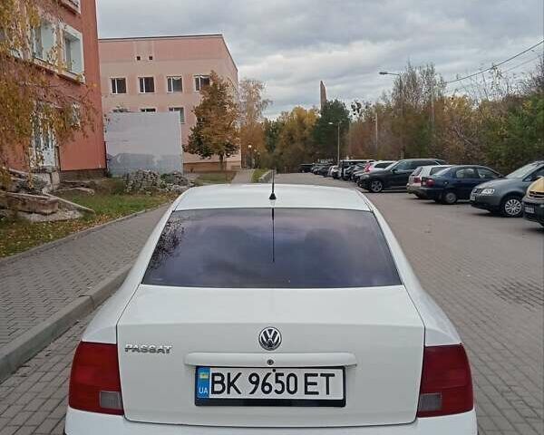 Белый Фольксваген Пассат, объемом двигателя 1.8 л и пробегом 323 тыс. км за 2799 $, фото 10 на Automoto.ua