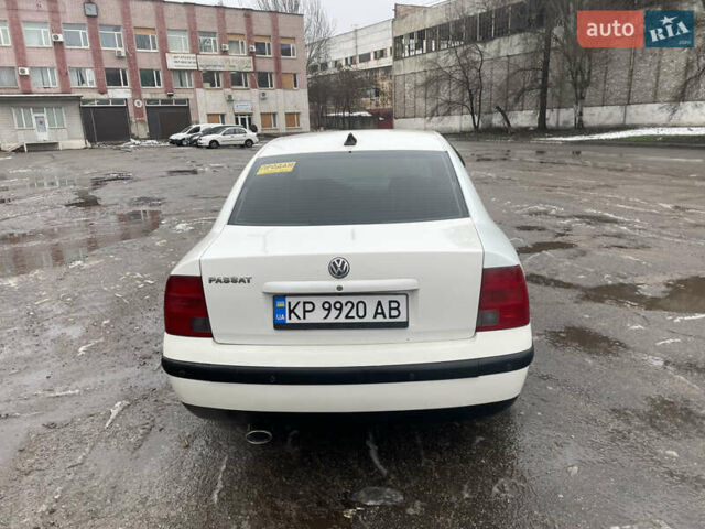 Белый Фольксваген Пассат, объемом двигателя 1.6 л и пробегом 306 тыс. км за 3200 $, фото 5 на Automoto.ua