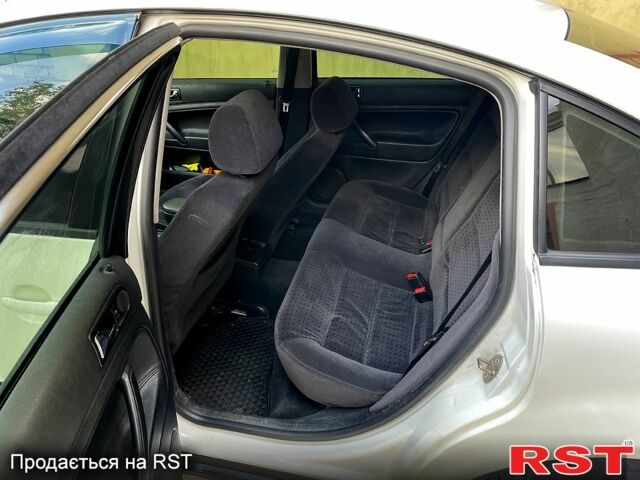 Белый Фольксваген Пассат, объемом двигателя 1.6 л и пробегом 304 тыс. км за 3499 $, фото 5 на Automoto.ua