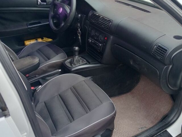 Белый Фольксваген Пассат, объемом двигателя 0 л и пробегом 320 тыс. км за 2650 $, фото 12 на Automoto.ua