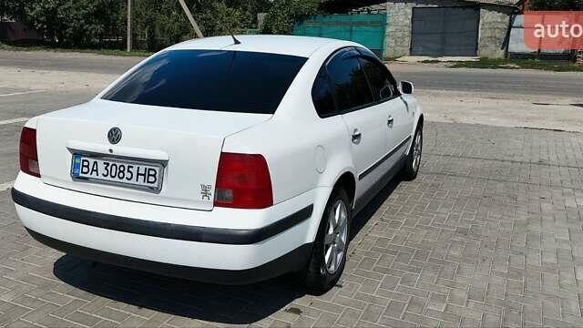 Белый Фольксваген Пассат, объемом двигателя 1.8 л и пробегом 220 тыс. км за 4999 $, фото 3 на Automoto.ua