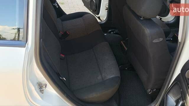 Белый Фольксваген Пассат, объемом двигателя 1.8 л и пробегом 220 тыс. км за 4999 $, фото 27 на Automoto.ua