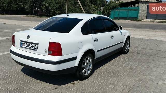 Белый Фольксваген Пассат, объемом двигателя 1.8 л и пробегом 220 тыс. км за 4999 $, фото 10 на Automoto.ua