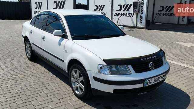 Белый Фольксваген Пассат, объемом двигателя 1.8 л и пробегом 220 тыс. км за 4999 $, фото 1 на Automoto.ua