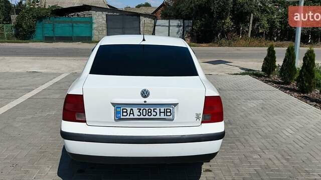 Белый Фольксваген Пассат, объемом двигателя 1.8 л и пробегом 220 тыс. км за 4999 $, фото 12 на Automoto.ua